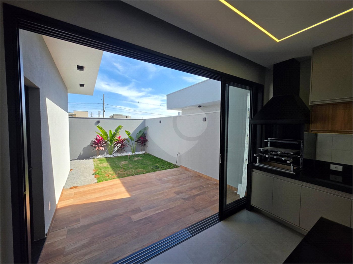 Casa Térrea 3 suítes e Closet no Residencial Villeneuve!