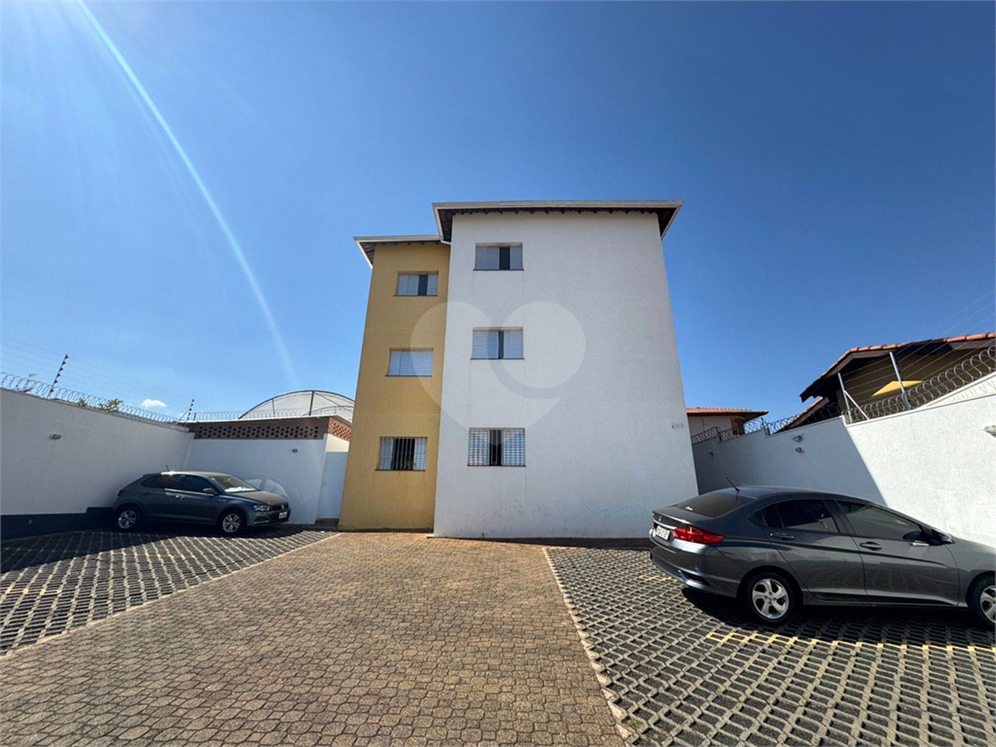 Apartamento á venda com 02 Dormitórios, em São Carlos.