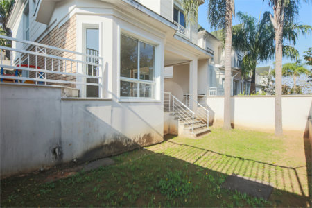Casa à venda com 4 quartos, sendo 2 suítes, no condomínio Bristol Village, São Paulo - SP