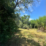 Excelente oportunidade no condomínio Vale das Laranjeiras, em Indaiatuba/SP. - R$ 1.850.000,00 - Terreno de 3.000 m²), com frente de 50 metros, proporcionando diversas possibilidades de projeto. O lote possui ótima localização dentro do condomínio, rodeado de natureza e com fácil acesso