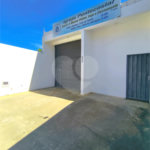 Imóvel disponível para venda com excelente localização e grande potencia, tambèm gerando uma renda passiva todos meses com contrato de aluguel ativo. Salão Comercial Perfeito para quem busca conforto, praticidade e um ótimo investimento