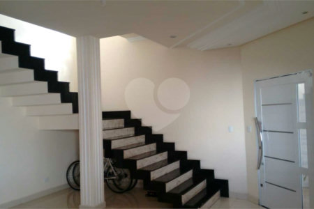 CASA A VENDA NO BAIRRO VISTA VERDE COM 3 DORMITORIOS, 3 SUITES, 3 VAGAS, METRAGEM 316M², SJC