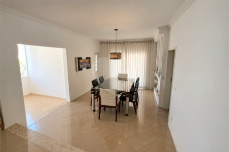 Casa à venda no Condomínio Estância Marambaia, Vinhedo | 3 suítes, piscina e terreno de 810 m²