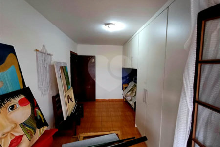 Casa à venda em Atibaia com 5 dormitórios (1 suíte), piscina e área gourmet, 2 vagas garagem, avalia permuta e financiamento