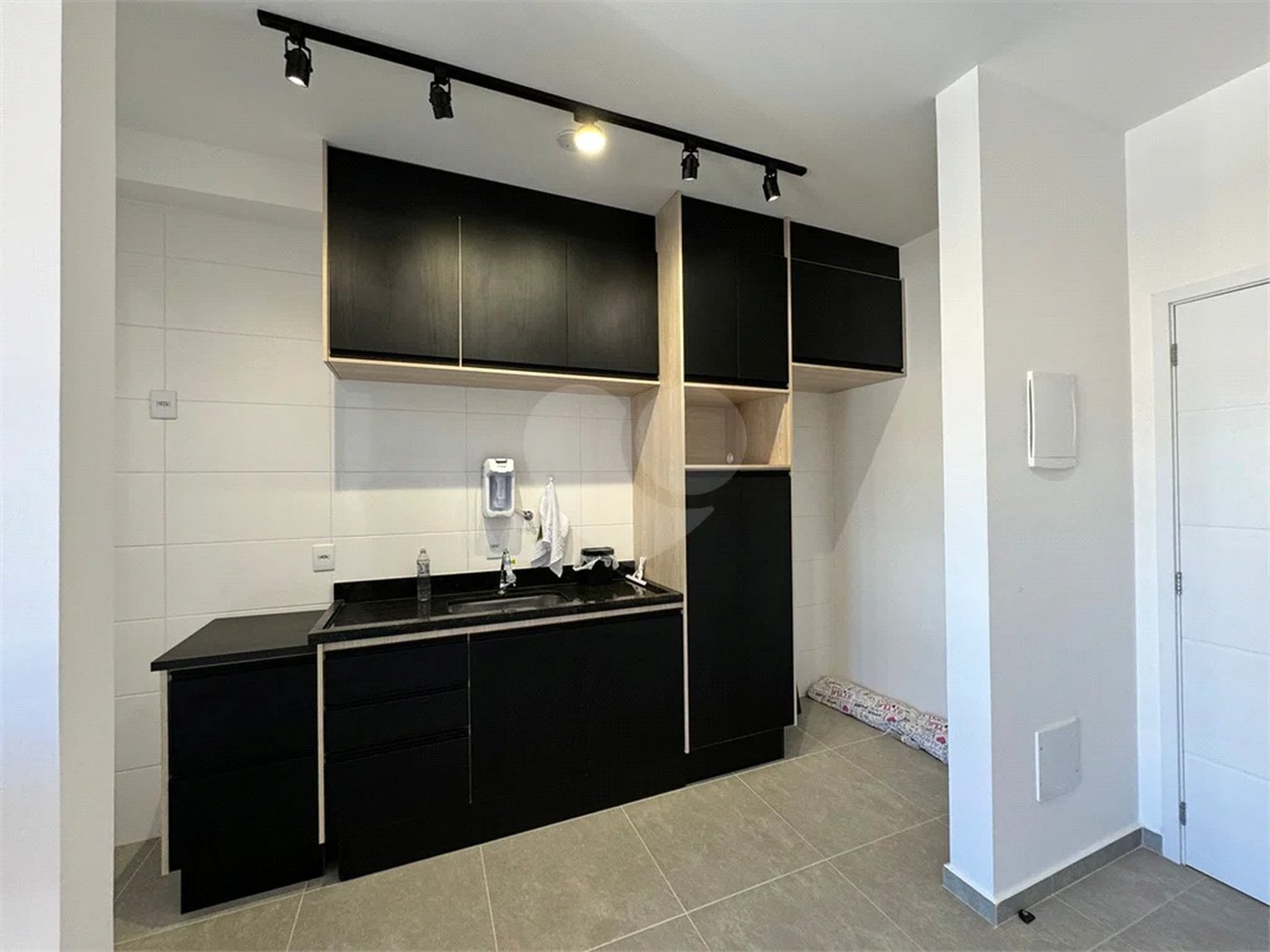 STUDIO SEMI MOBILIADO PARA VENDA OU LOCAÇÃO EM ATIBAIA
