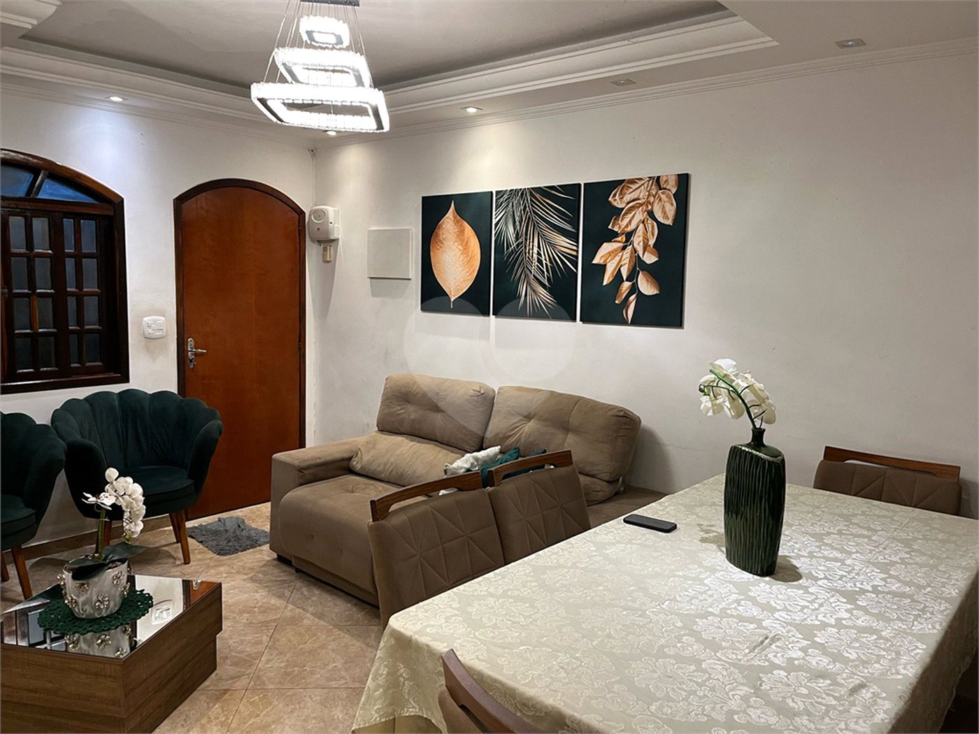 Sobrado à Venda na Cidade Líder com Quintal, Jardim e Excelente Localização
