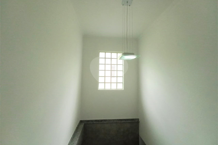 Sobrado Espaçoso na Vila Lúcia com 3 quartos/1 suíte área gourmet e 2 vagas de garagem