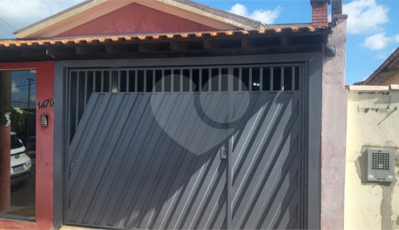 Casa à venda com 3 quartos, sendo 1 suíte, em Vila Prado, São Carlos, SP
