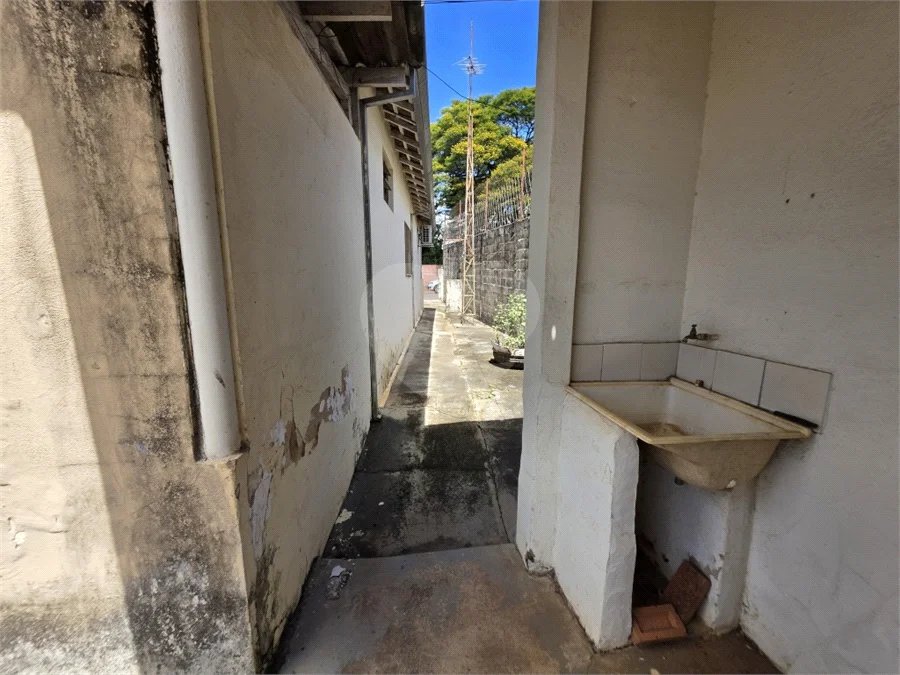 Casa térrea à venda com amplo quintal e grande potencial na Vila Nery