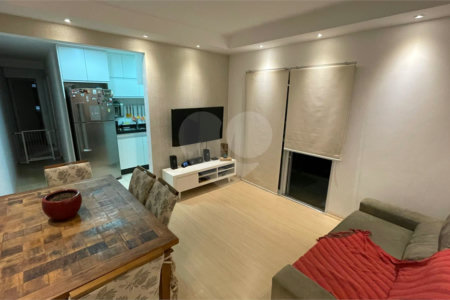 Apartamento no Condomínio Parque dos Manacás.