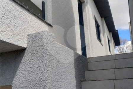Casa em Atibaia com 3 dormitórios (1 suíte), sala 2 ambientes, piscina, 2 vagas de garagem, aceita financiamento