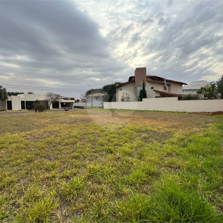 Terreno á venda, no Residencial Damha I, em São Carlos.