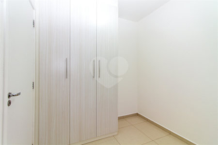 Apartamento com 02 dormitórios, sendo 1 suíte com 02 vagas de garagem