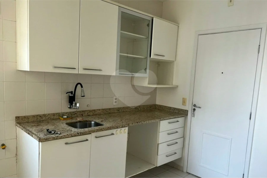 Excelente apartamento de 3 dormitórios, sendo uma Suíte e 2 vagas de garagem.