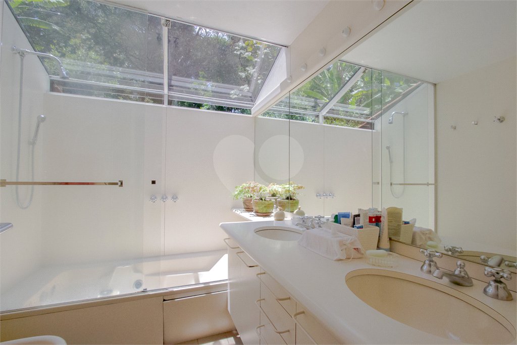 Casa à venda com 3 quartos, sendo 1 suíte,  em Campo Belo, São Paulo, SP