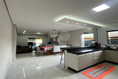 Sobrado à venda com 3 quartos em Cidade Aracy, São Carlos, SP