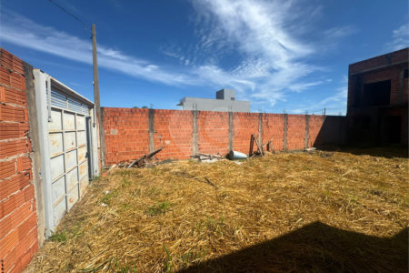 Terreno Murado de 250m2, em Jardim Embaré, São Carlos.