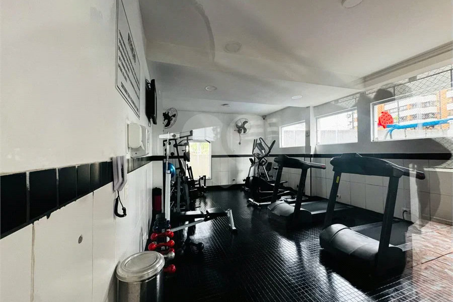 Vende-se Apartamento de 2 Quartos com Sacada na Vila Mascote