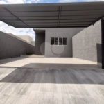 Casa térrea em Atibaia com 3 suítes, sala 2 ambientes, 2 vagas garagem, excelente localização, pronta para morar