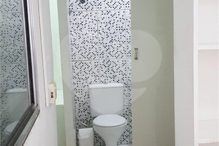 CASA TÉRREA A VENDA COM 06 APARTAMENTOS PARA LOCAÇÃO - ÓTIMO PARA INVESTIDOR - PRAÇA ARVORE