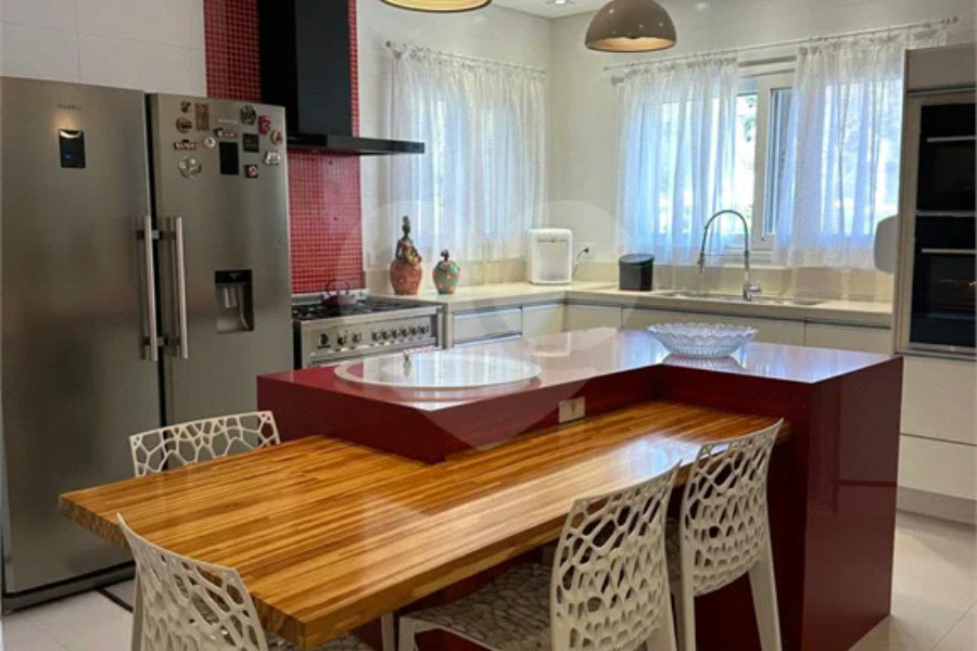 Linda casa a venda no Condomínio Reserva Nova Cantareira. Imóvel possui 3 suítes completas.