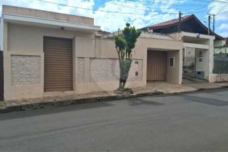 Casa espaçosa na Vila Costa do Sol em São Carlos – excelente para moradia, comércio ou investimento!