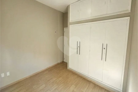 Apartamento à venda no bairro Barra Funda.