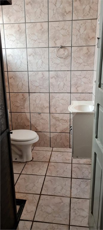 Casa térrea para venda em Araraquara.