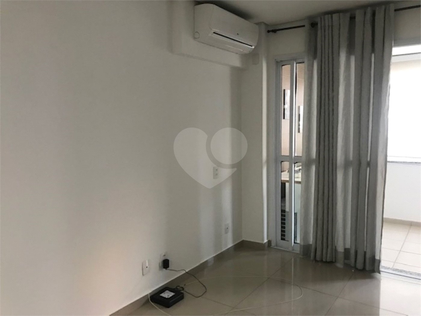 Studio à venda com 39 m² por 429 mil reais a 650 metros da estação Anhangabaú do metrô.