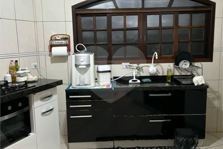 Sobrado à Venda na Cidade Líder com Quintal, Jardim e Excelente Localização