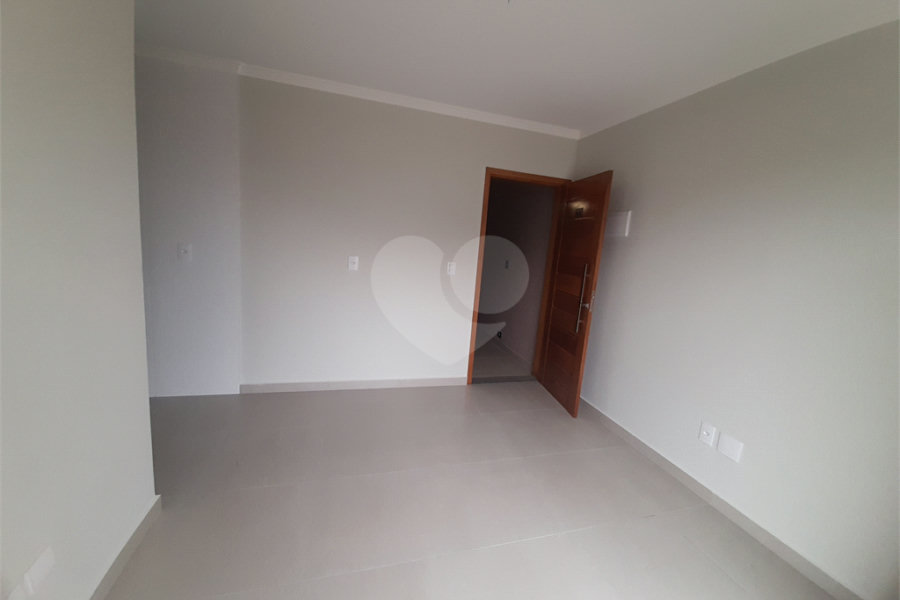 Apartamento VENDER com 44m2, com 2 quartos, banheiro, sala integrada à cozinha e 1 vaga de garagem