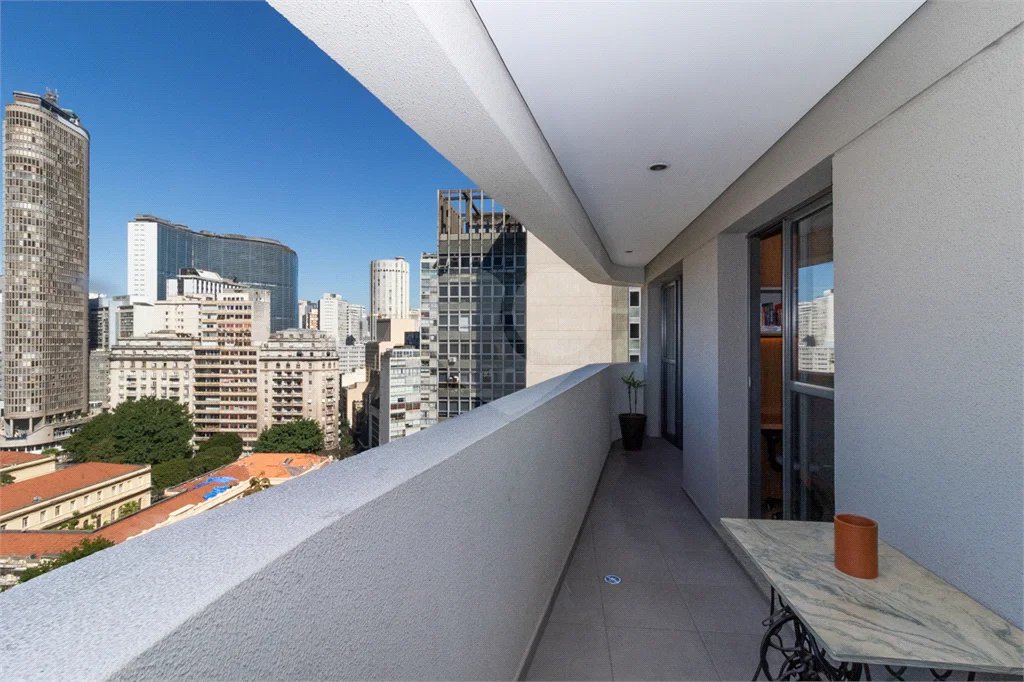 Apartamento de 68m² com 2 Quartos (1 Suíte) e 1 Vaga no Condomínio Downtown - República