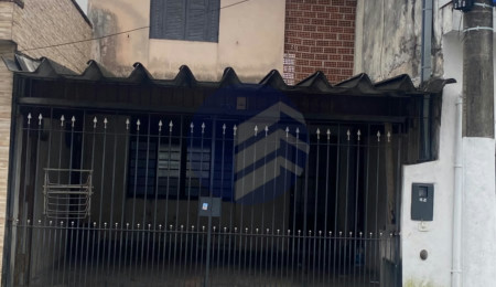 Casa à venda com 2 quartos em Jardim Alvorada, oportunidade para investidor