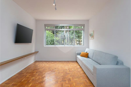 Excelente oportunidade para reformar e ficar com o apartamento dos seus sonhos!
