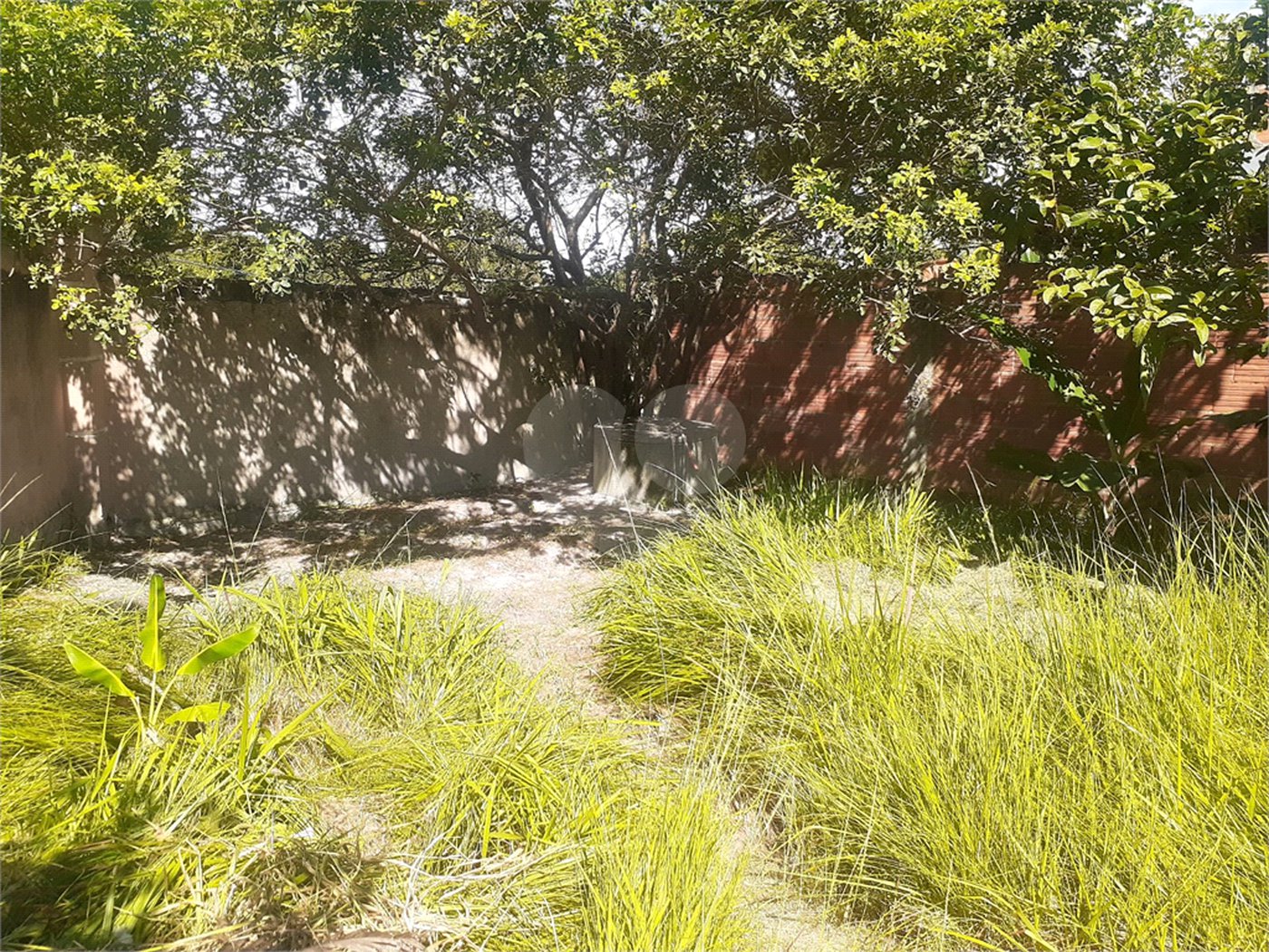 Terreno à venda em condomínio residencial no Serramar – Rio das Ostras, a 5 minutos da praia