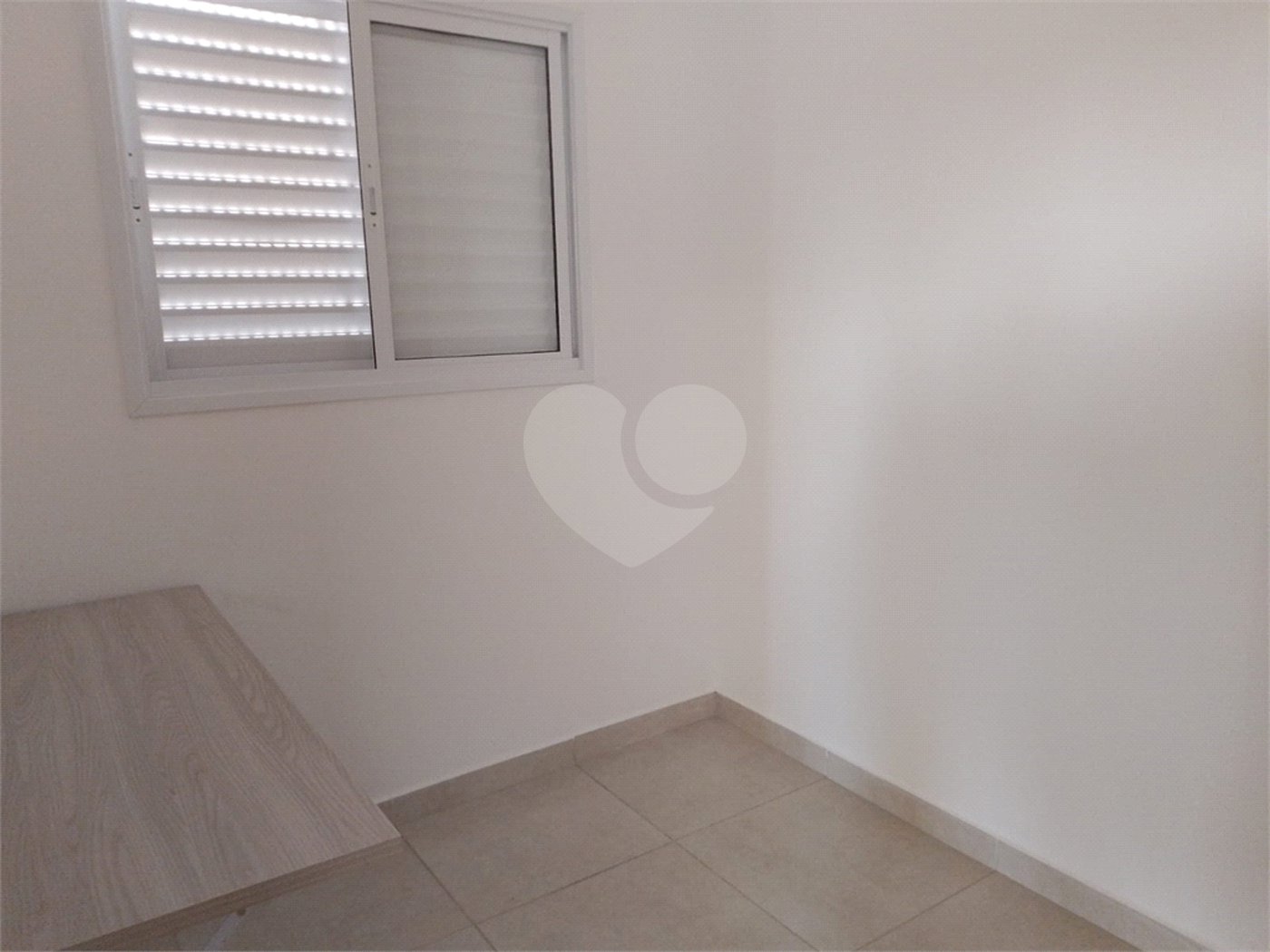 Apartamento a venda com 2 dormitorios sendo 1 suíte