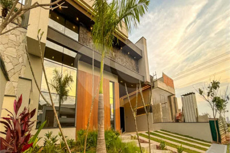 Indaiatuba - Condominio Sapezal - R$ 2.400.000,00 - Área Total 360,00 m² - Área Construída 213,32 m² - TÉRREA - 03 suítes sendo a master com closet; - Escritório; Lavabo; Cozinha com cooktop e planejados; Gourmet com churrasqueira; Ambientes preparados para ar condicionado; Piscina com cascata,