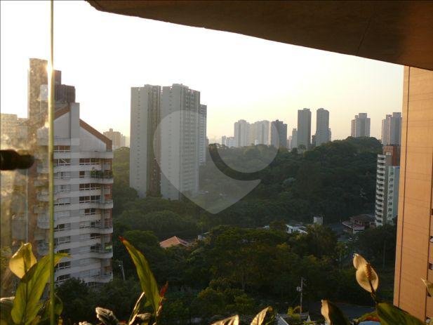 APARTAMENTO UM POR ANDAR!