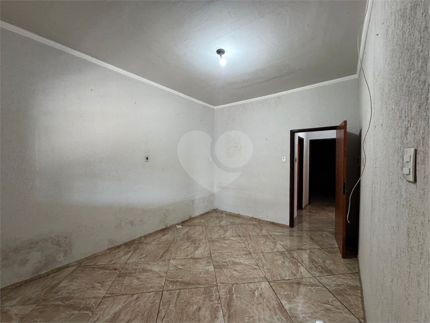 Casa á venda, com 2 Dormitórios e Edícula, em São Carlos-SP.