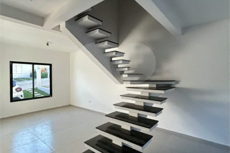 Casa à venda com 3 quartos, sendo 1 suíte, no condomínio Marselha VI, São Roque - SP