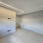 Maravilhosa Casa térrea em condomínio fechado no Portal Lamis, com 3 suítes, piscina privativa e persianas elétricas em excelente condomínio com salão de festas, piscina, quadras de tênis, beach tênis e campo de futebol. Vista cinematográfica da Pedra Grande.