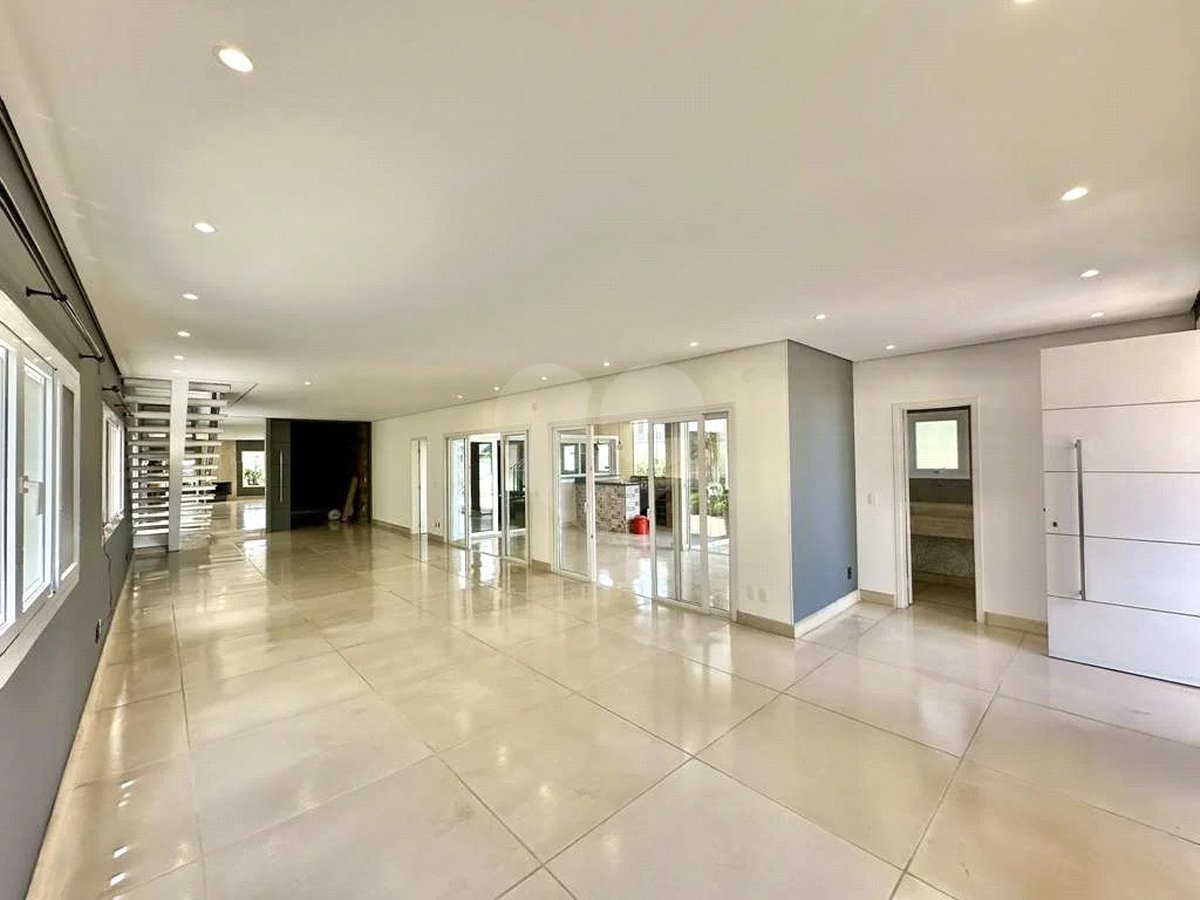 Casa em condomínio Impecável, 4 dorms / 2 suítes, varanda gourmet, piscina, 3 lareiras