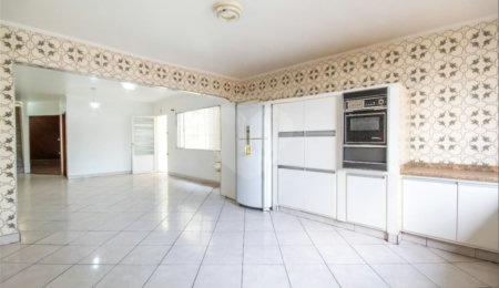 Casa à venda com 3 quartos, sendo 1 suíte,  em Km 18, Osasco, SP