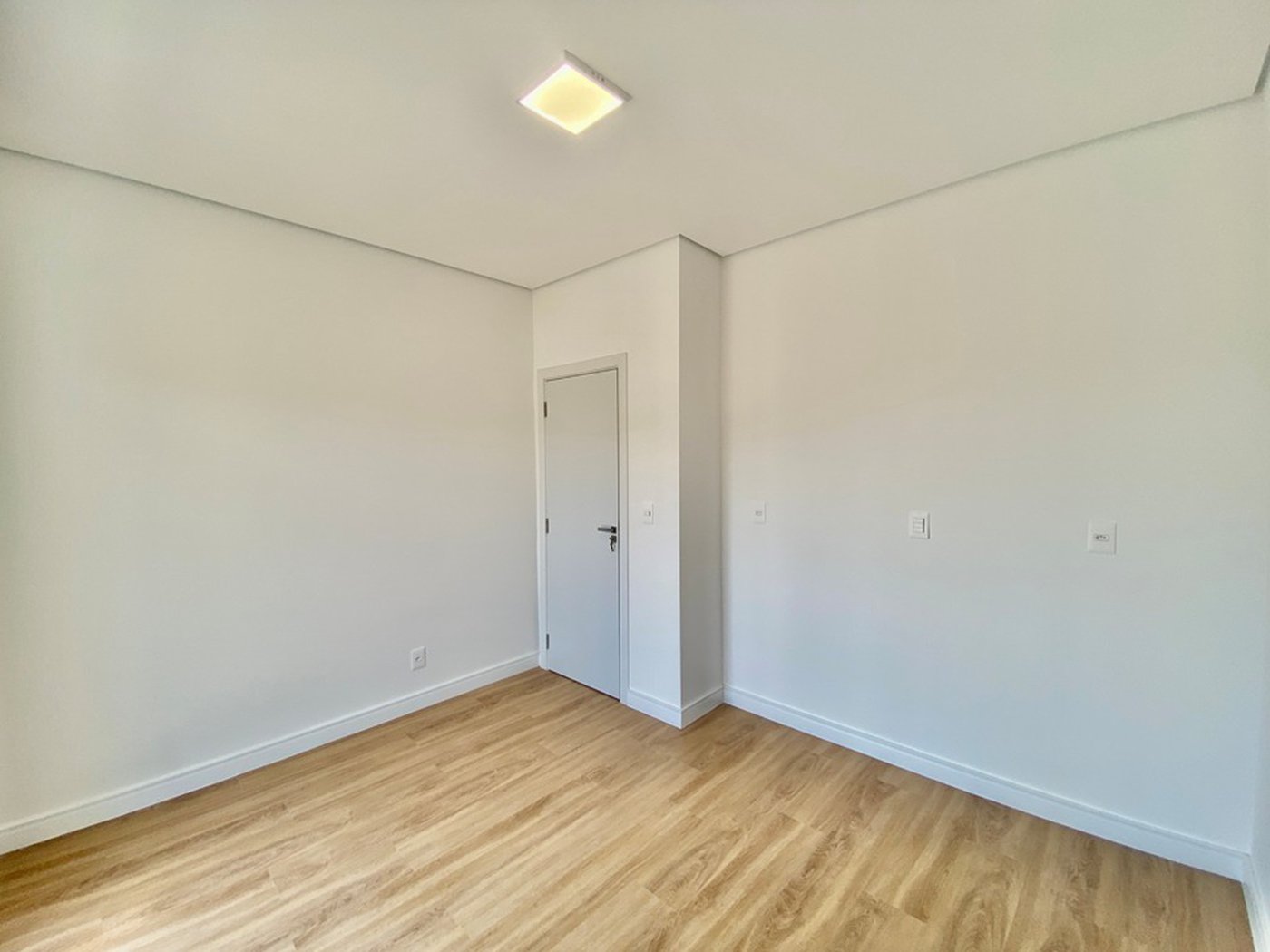 Casa à venda com 3 quartos, sendo 3 suítes, no condomínio Vila Giardino, Jundiaí - SP