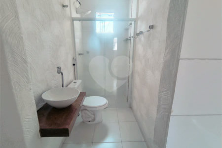 Casa com Suíte Master, Closet, Piscina e Espaço Gourmet Próxima ao Parque Ecológico- 03 quartos -com quintal