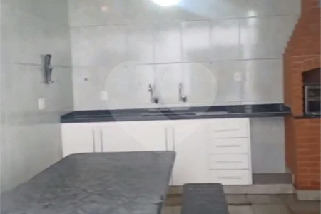 Sobrado de 242 m² com 3 Suítes e 4 Vagas de Garagem no Ipiranga