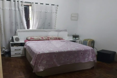 Casa térrea com 300m², 120m² de área construída, 2 quartos, vaga para 3 carros, à venda em Pirituba