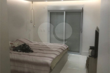 Apartamento á venda com 245m² com 4 dormitórios, 4 vagas CHÁCARA KLABIN Com área de lazer.