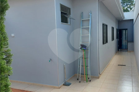 Casa Térrea com 2 dormitórios, sendo 1 suíte.