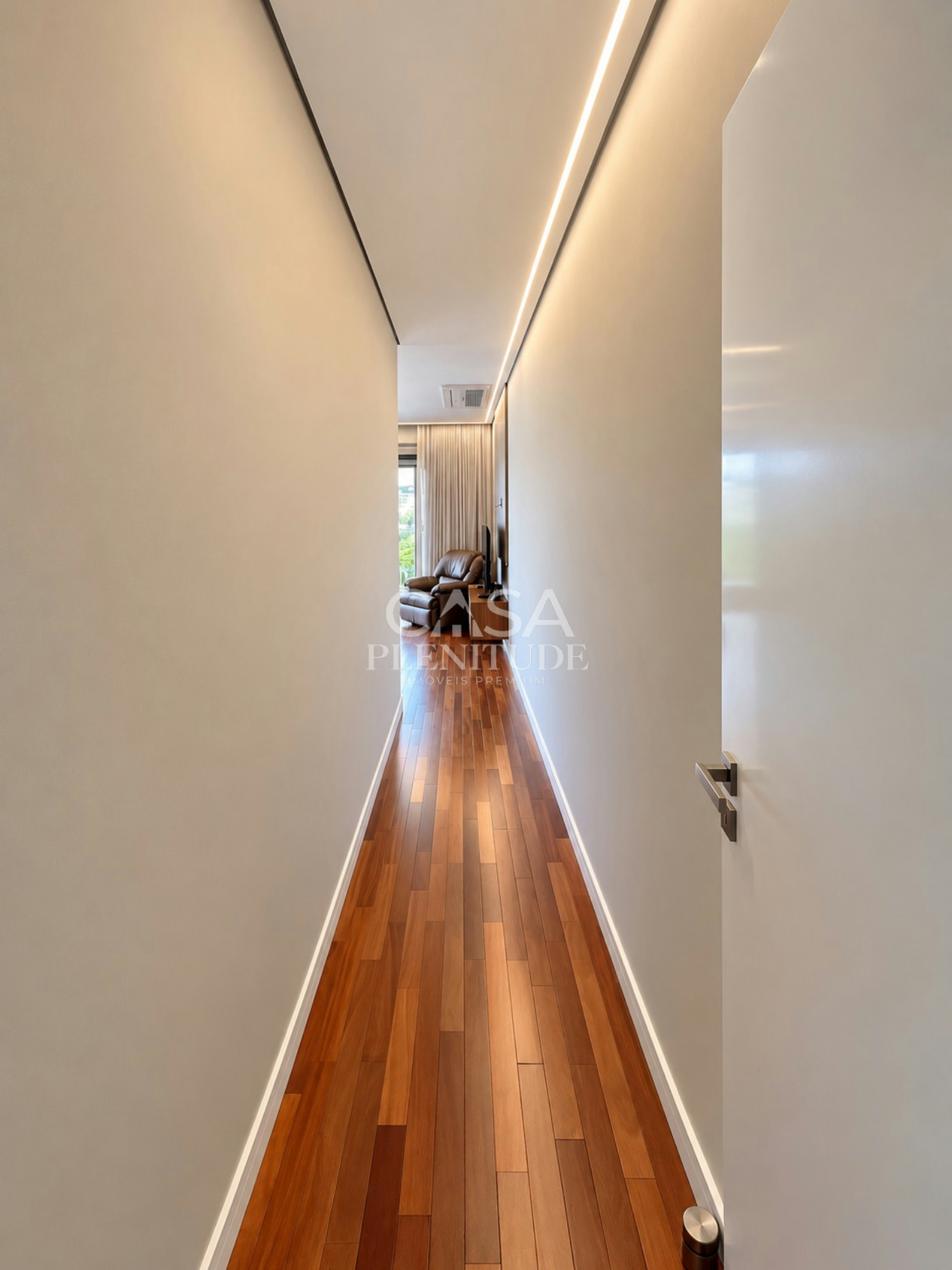 Casa nova no Saint Patrick com 926 m², 5 suítes, elevador e piscina aquecida, saúna em Sorocaba